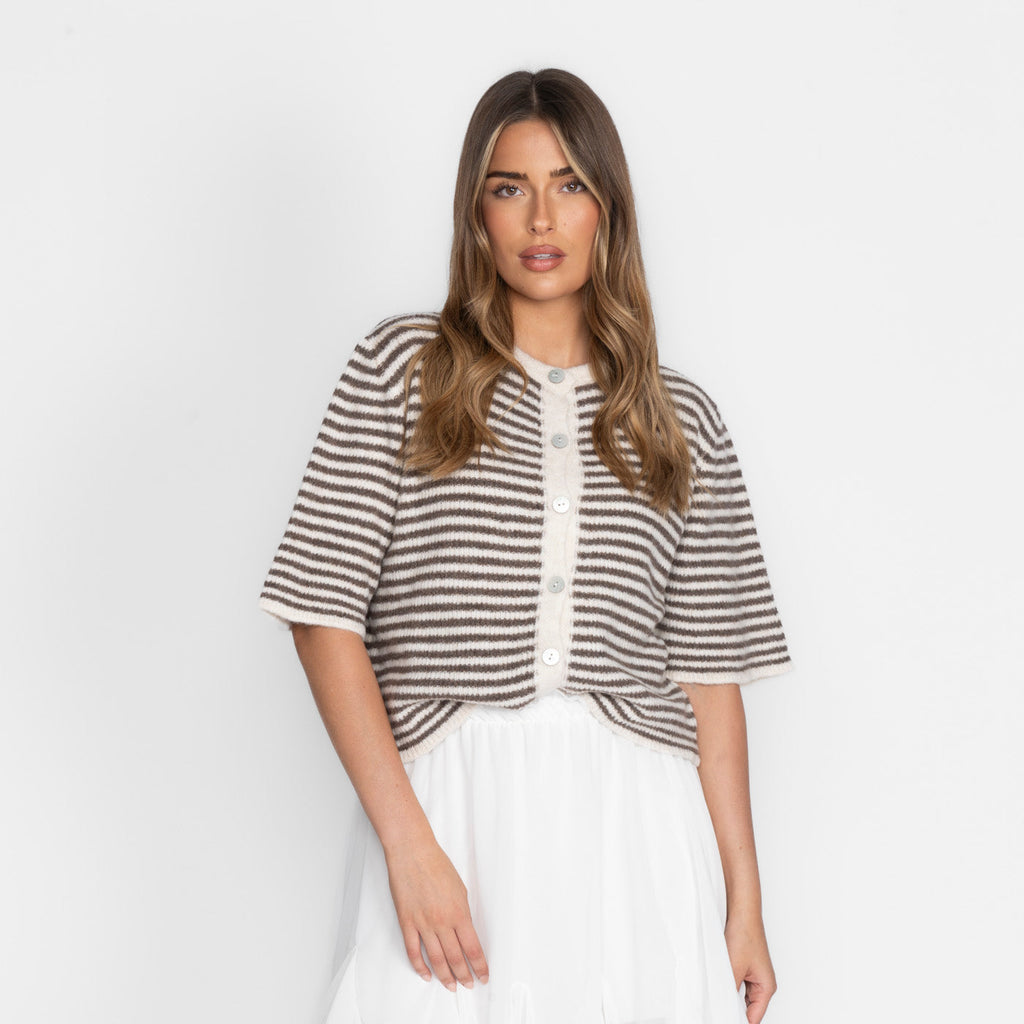 Short-sleeve knitted cardigan