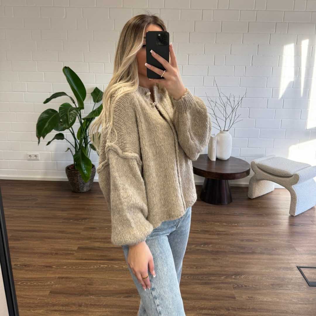 Oversized Cardigan Short "CozyGlam"