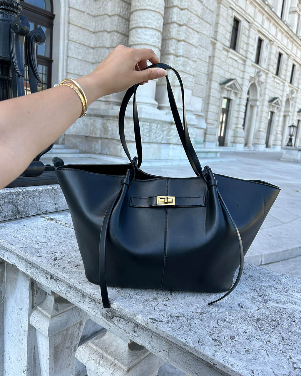 Luxe Curve Shopper