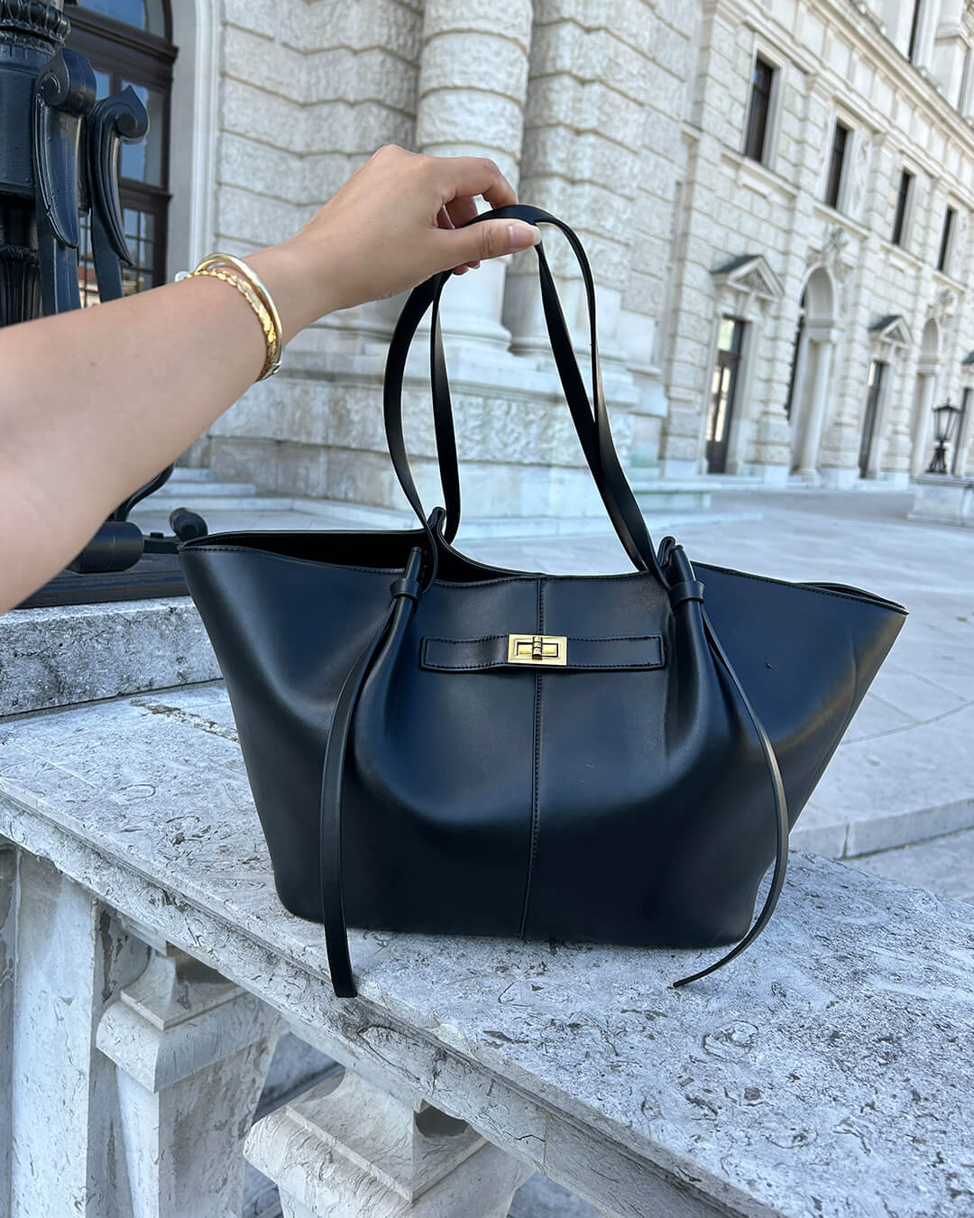 Luxe Curve Shopper