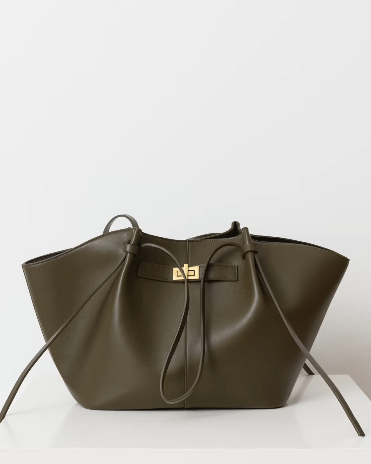 Luxe Curve Shopper